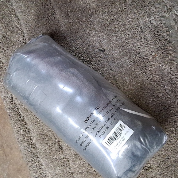 NWT Touchat Shark Blanket for Adult Super Soft Flannel Throw Wearable Blanket - Picture 4 of 4